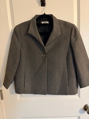 Barry Bricken Women’s Blazer • Gray Dot Pattern